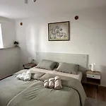 Lux In Downtown Apartment *